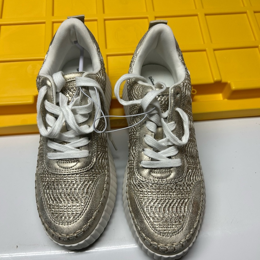 NWOT Universal Threads Gold/Persephone Sneakers- Women’s Size 8